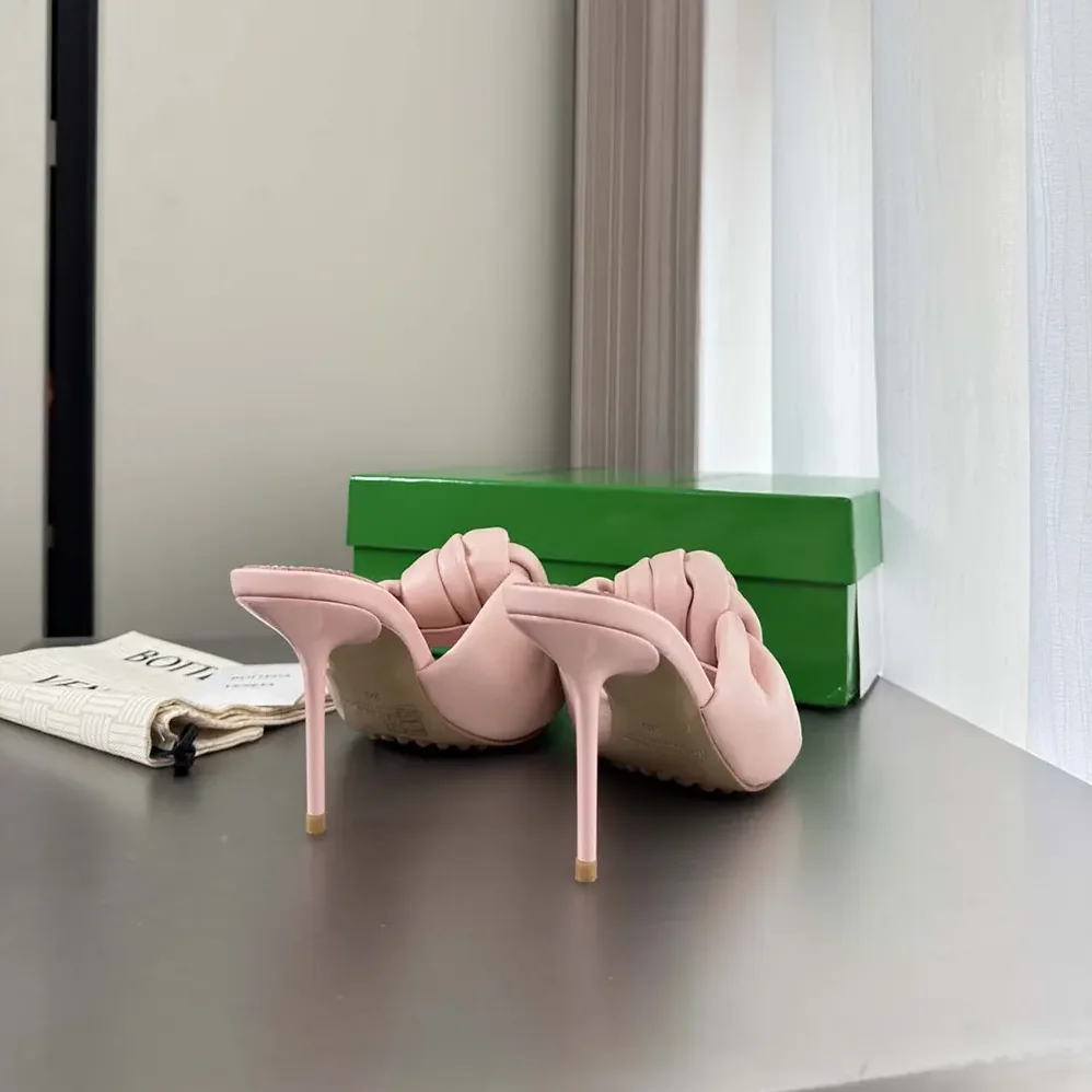 Bottega Veneta Cherry Mule in Supple Nappa Leather for Women in Blush
