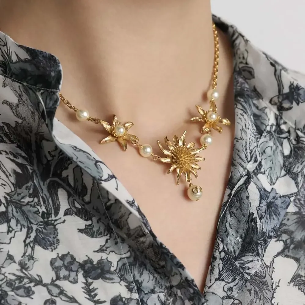 Dior Chardons Short Necklace Gold-Finish Metal and White Resin Pearls for Women Dior Chardons Short Necklace Gold-Finish Metal and White Resin Pearls for Women