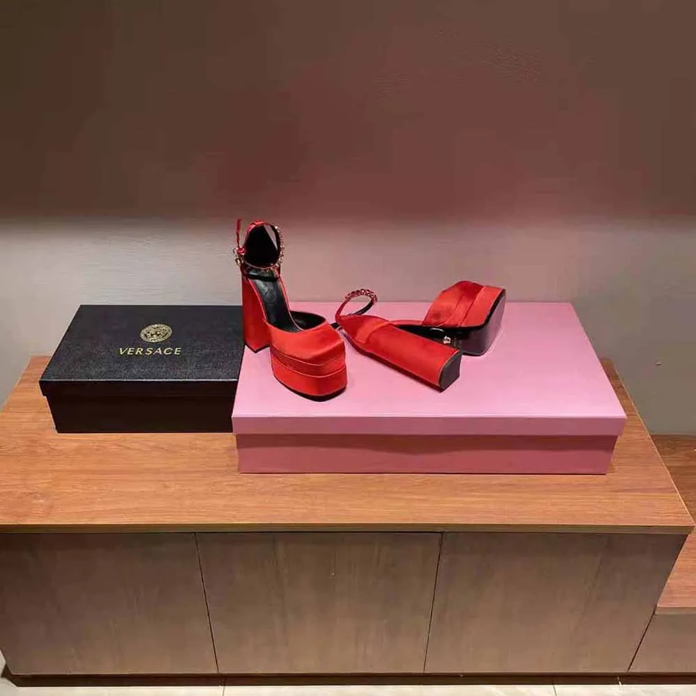 Versace Medusa Aevitas Platform Pumps for Women in Red Versace Medusa Aevitas Platform Pumps for Women in Red