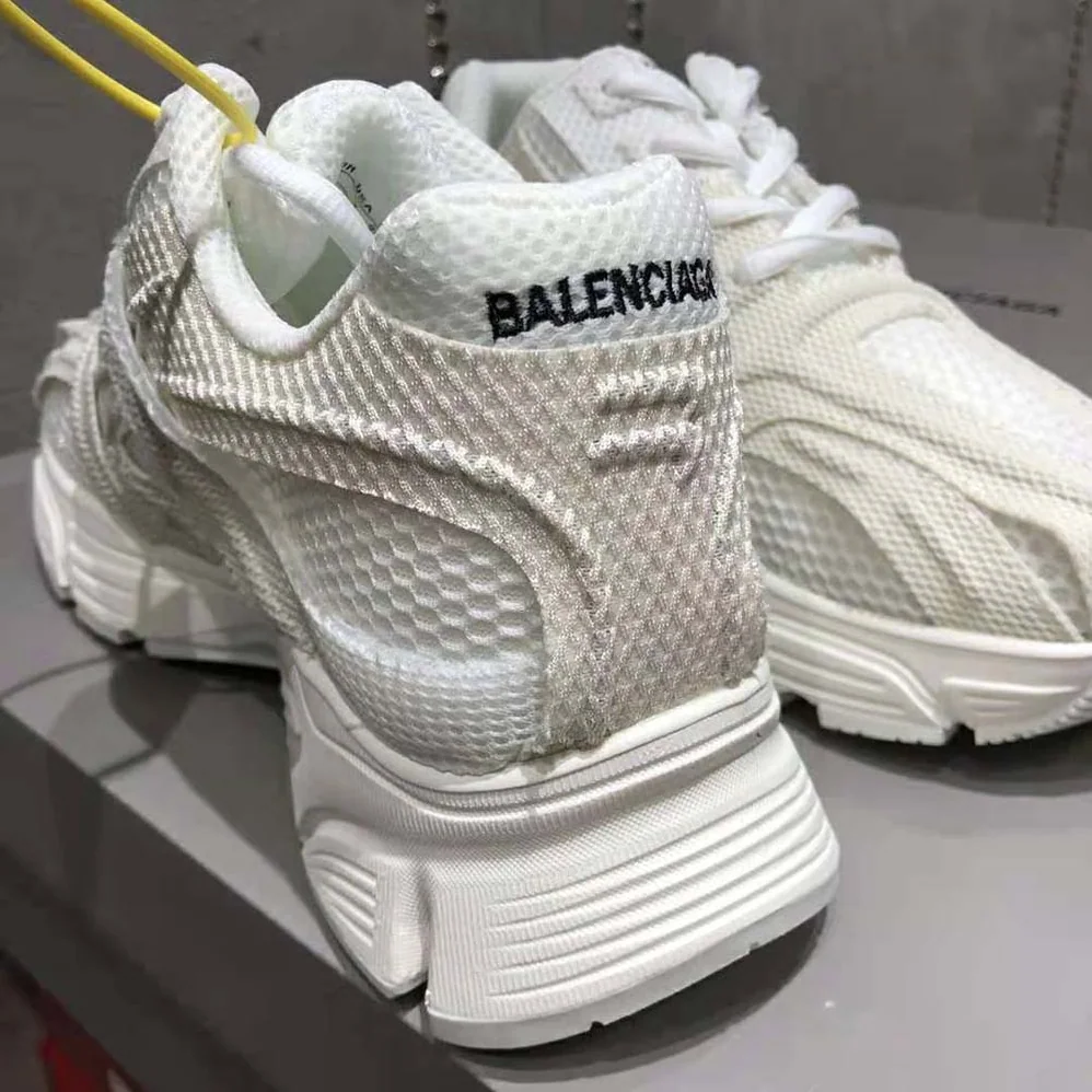 Balenciaga Phantom Sneaker in White Monocolor Fabric and Mesh for Unisex Balenciaga Phantom Sneaker in White Monocolor Fabric and Mesh for Unisex