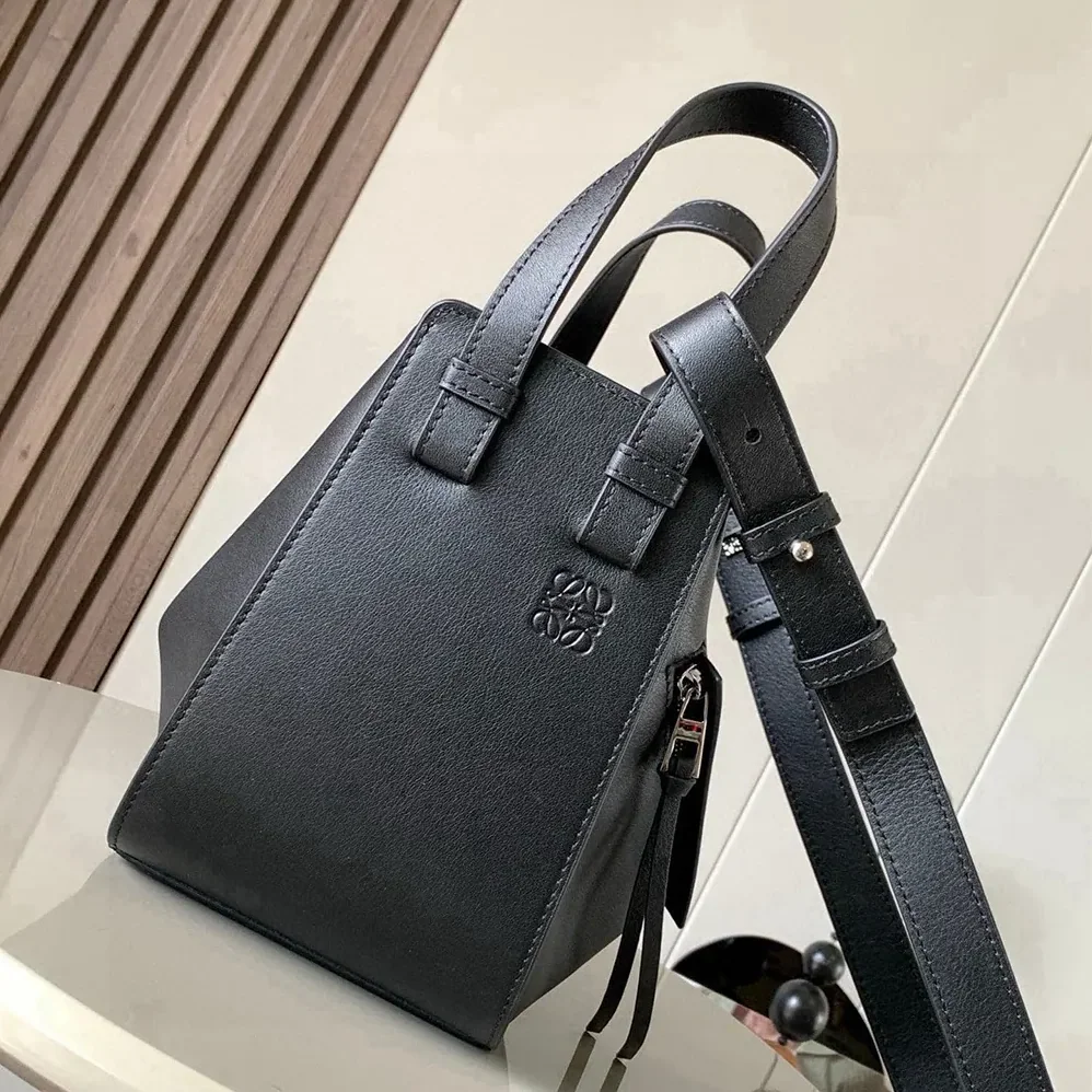 Loewe Compact Hammock Bag in in Classic Calfskin for Unisex in Black Loewe Compact Hammock Bag in in Classic Calfskin for Unisex in Black