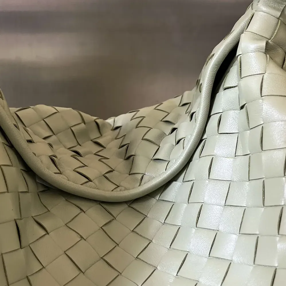 Bottega Veneta Large Hop Shoulder Bag in Calf Leather for Women in Light Green