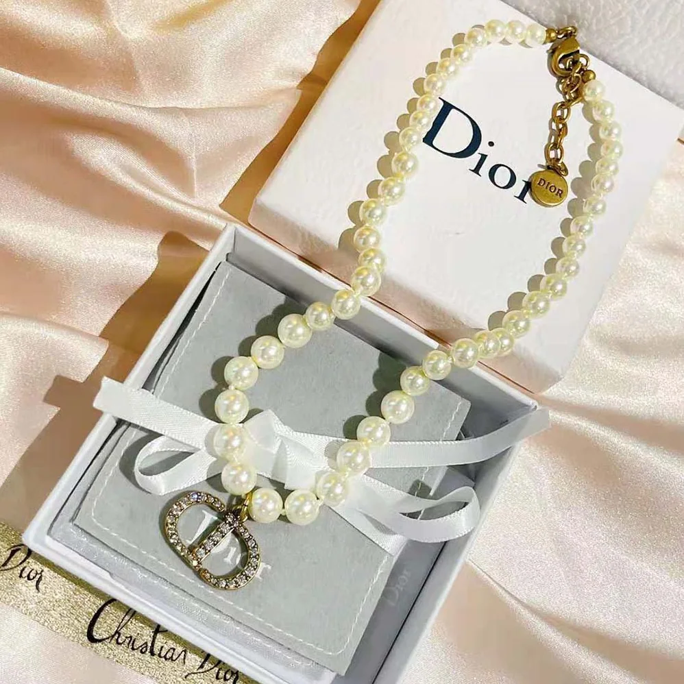 Dior 30 Montaigne Choker Antique Gold-Finish Metal with White Resin Pearls and White Crystals for Women Dior 30 Montaigne Choker Antique Gold-Finish Metal with White Resin Pearls and White Crystals for Women