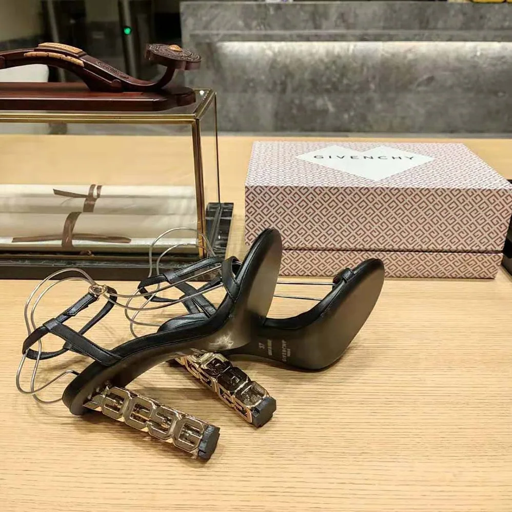 Givenchy G Cube Sandals in Leather for Women in Black Givenchy G Cube Sandals in Leather for Women in Black