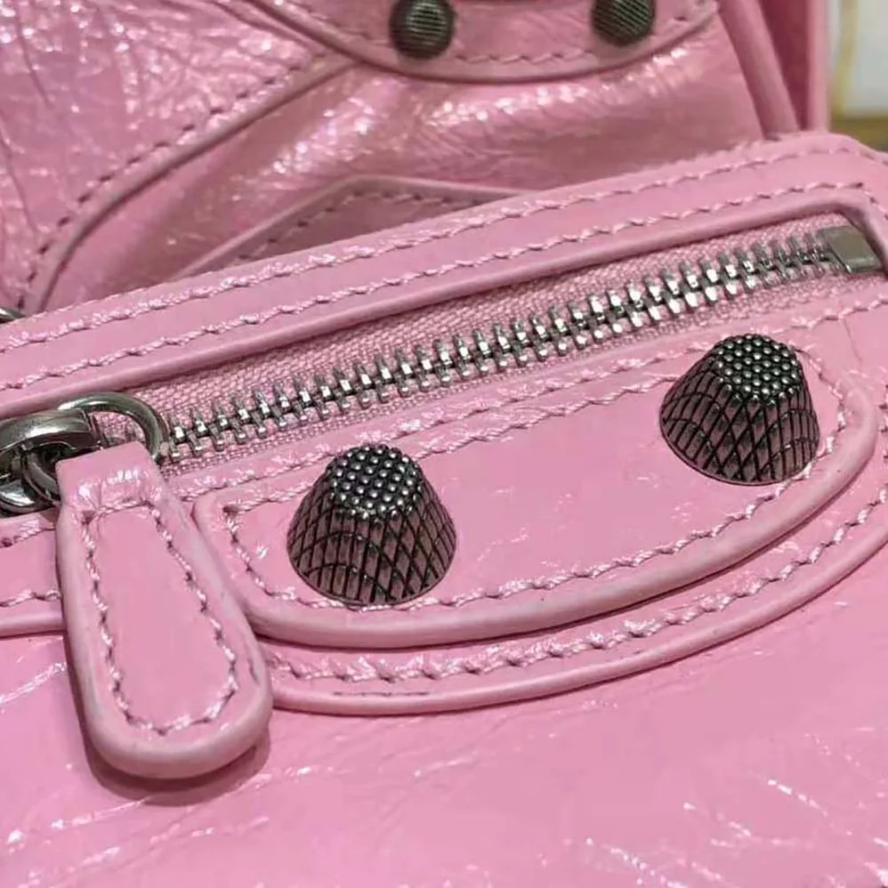 Balenciaga Le Cagole XS Shoulder Bag for Women in Pink Balenciaga Le Cagole XS Shoulder Bag for Women in Pink