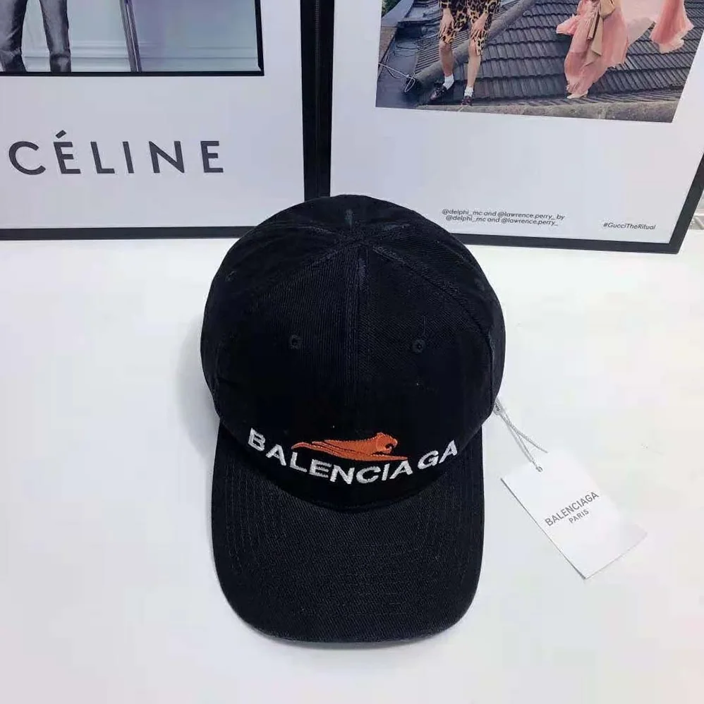 Balenciaga Year Of The Tiger Cap in Black and White Cotton Drill for Women Balenciaga Year Of The Tiger Cap in Black and White Cotton Drill for Women