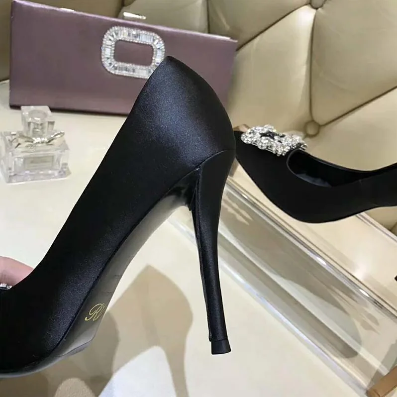 Roger Vivier Flower Strass Buckle Pumps 100mm Heel for Women in Black Roger Vivier Flower Strass Buckle Pumps 100mm Heel for Women in Black
