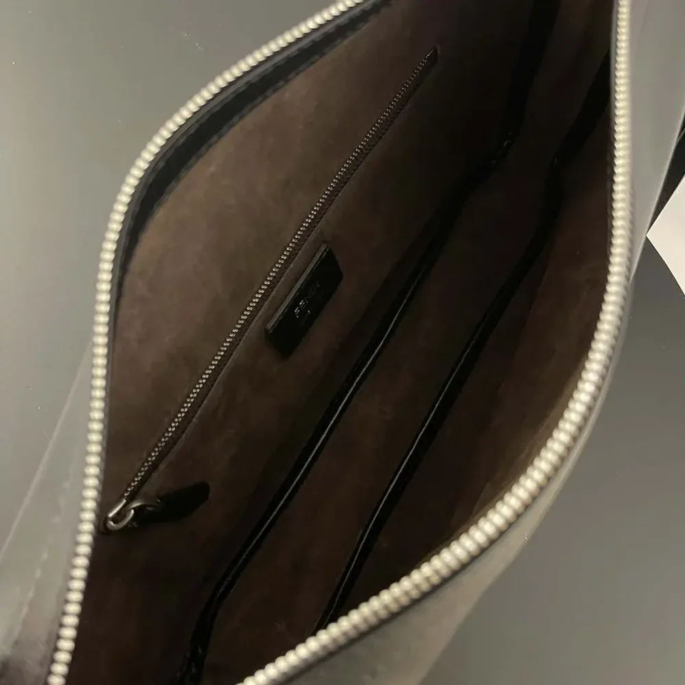 Fendi Simply Fendi Medium Black Leather Bag for Unisex