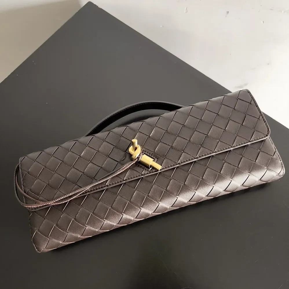 Bottega Veneta Andiamo Clutch in Supple Intrecciato Leather for Women in Burgundy Bottega Veneta Andiamo Clutch in Supple Intrecciato Leather for Women in Burgundy
