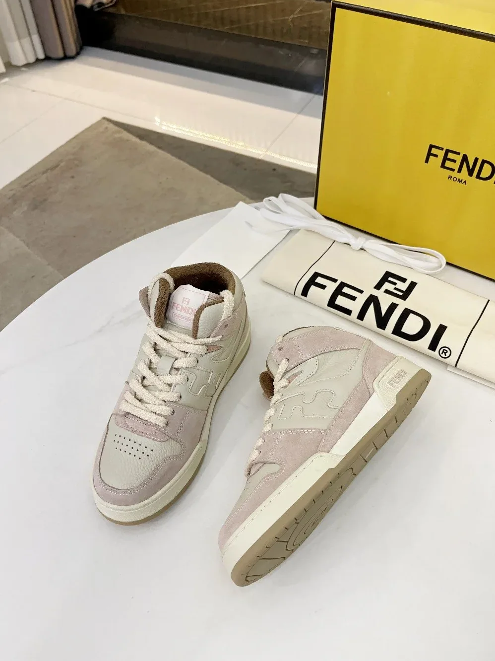 Fendi Low Tops In Pink