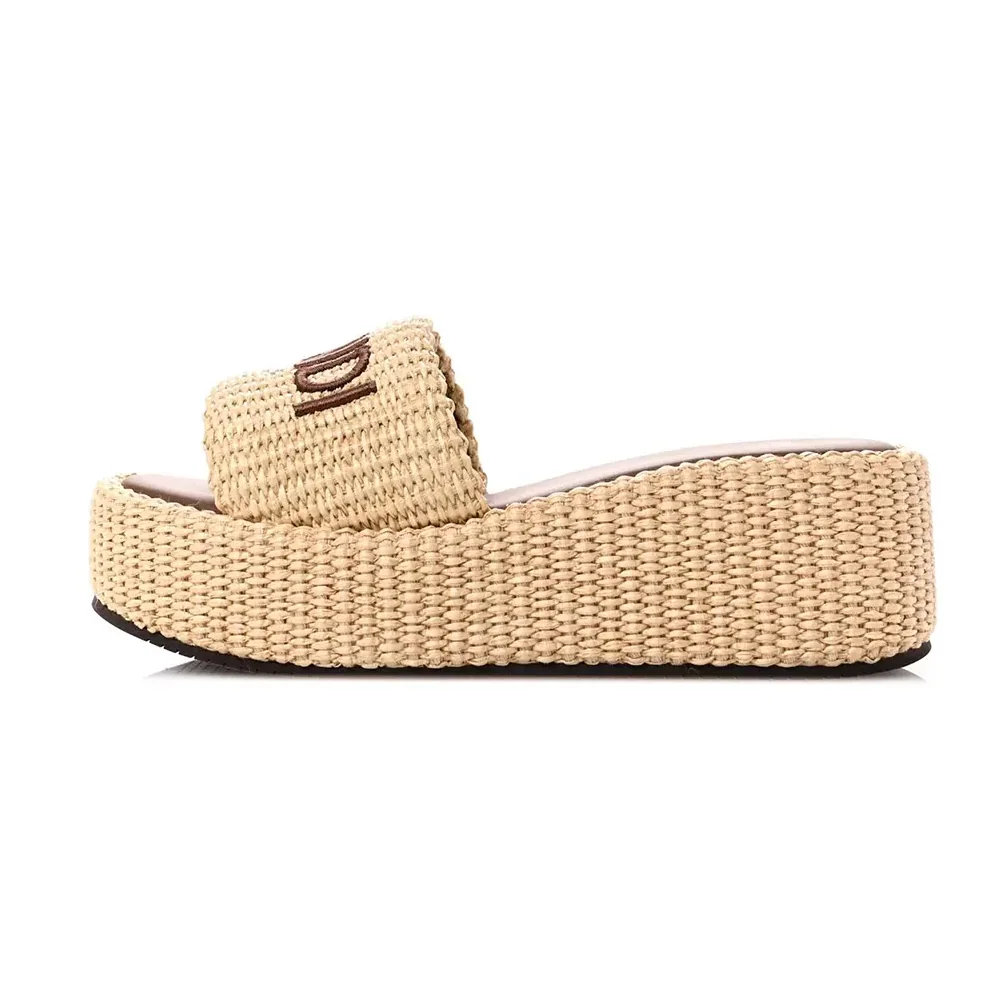 Fendi Fendi Sunshine Beige for Women in Brown Raffia Flatform Slides