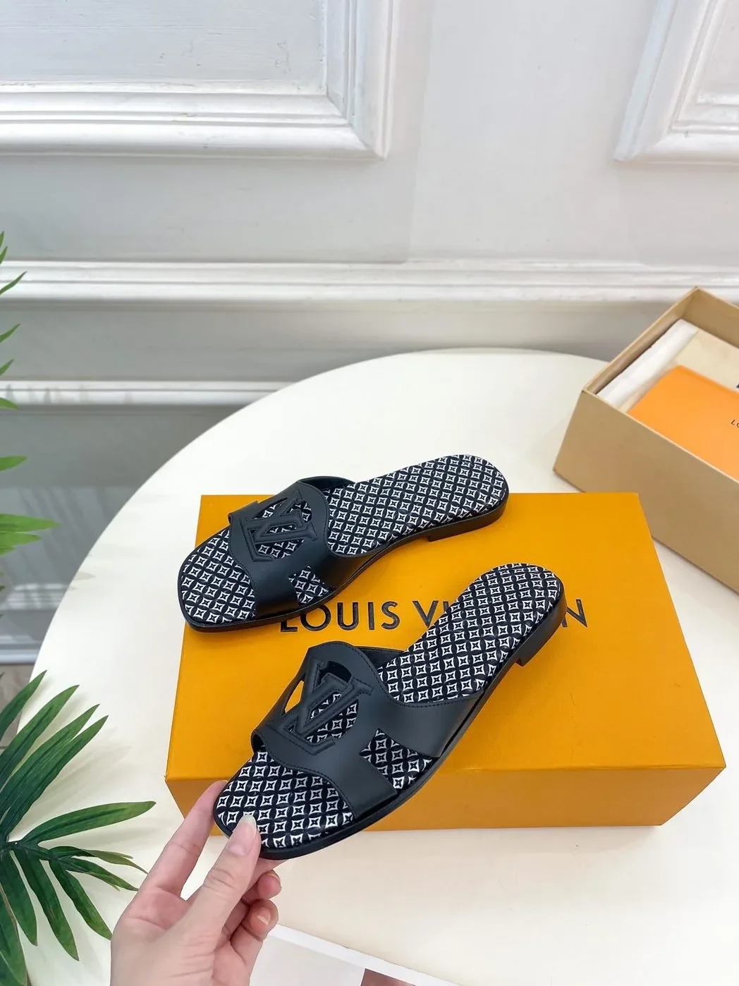 Louis Vuitton Isola Flat Mule LV Black Louis Vuitton Isola Flat Mule LV Black
