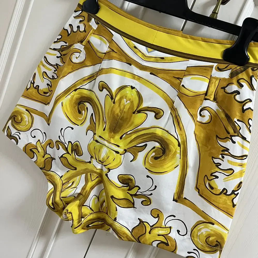 Dolce Gabbana D&G Cotton Poplin Shorts with Majolica Print for Women