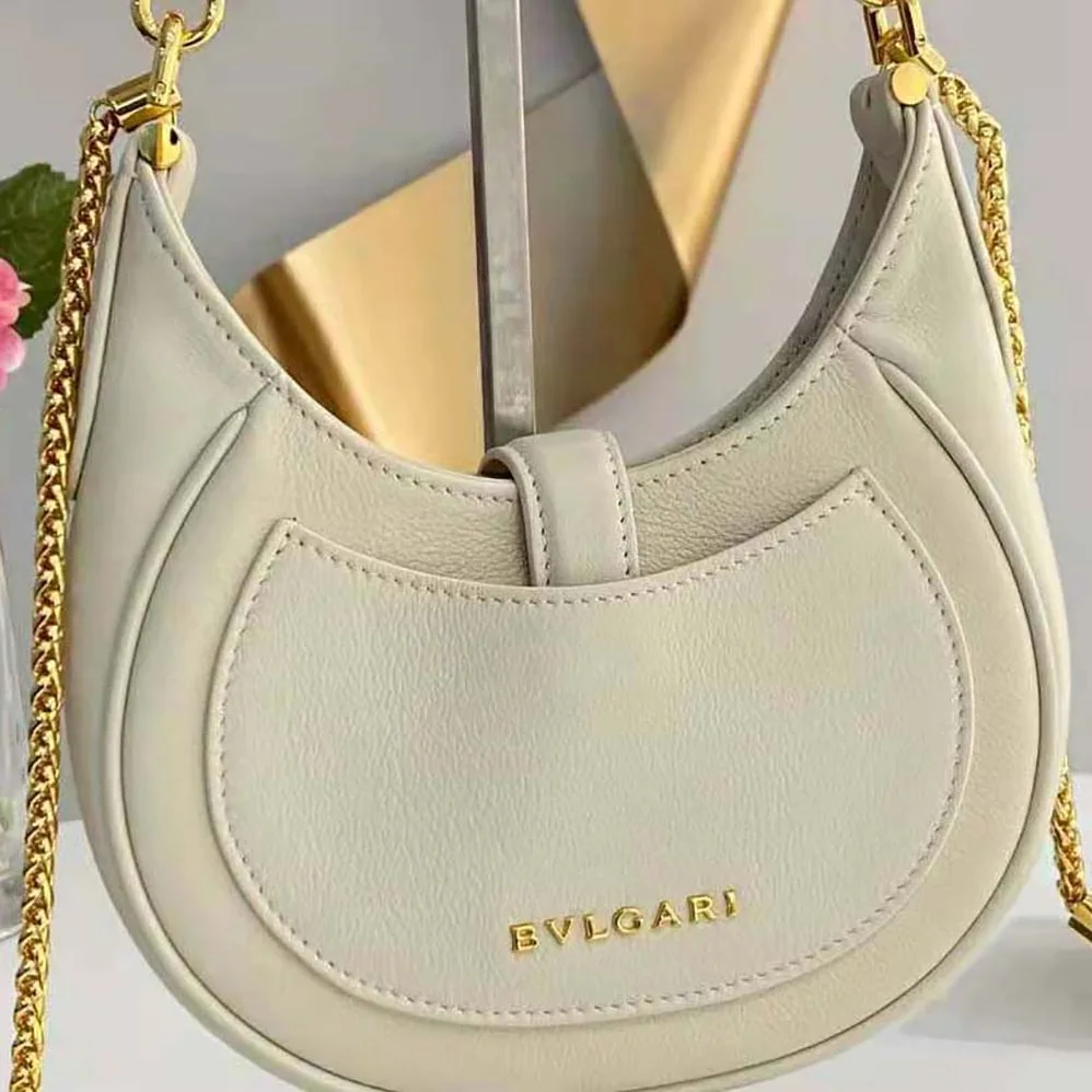 Bvlgari Serpenti Ellipse Crossbody Bag in Calf Leather for Women in White Bvlgari Serpenti Ellipse Crossbody Bag in Calf Leather for Women in White