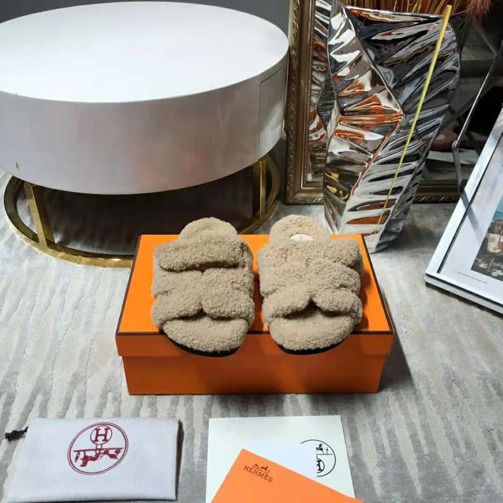 Hermes Chypre Sandal in Woolskin for Women in Brown