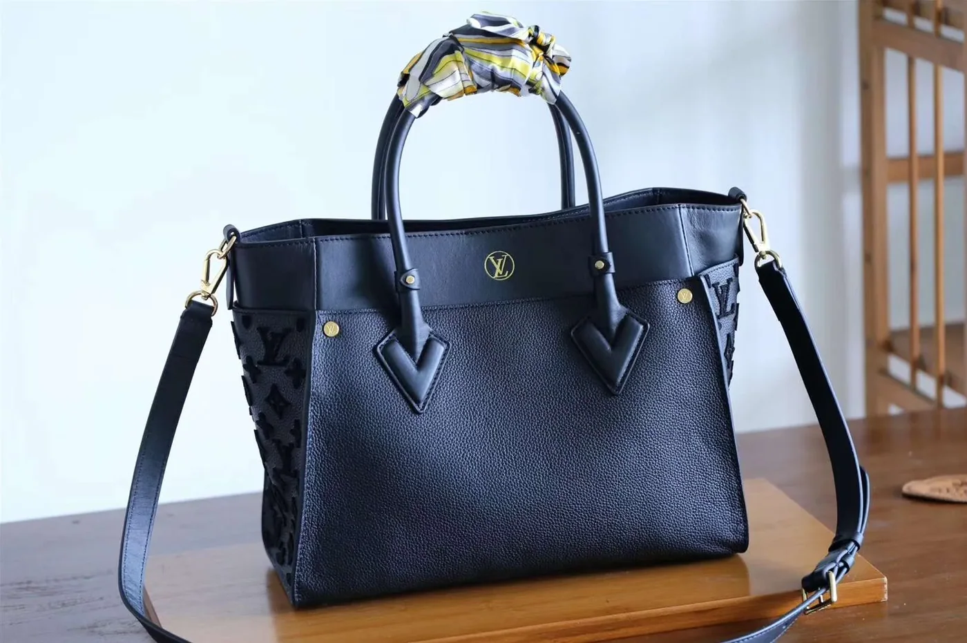 Louis Vuitton On My Side Black / Louis Vuitton On My Side Black /