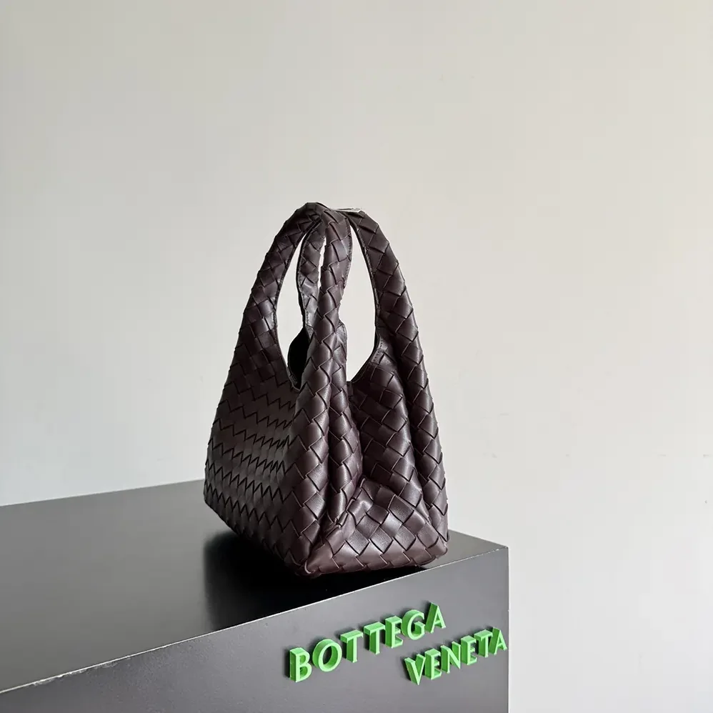 Bottega Veneta Small Campana for Women in Bordeaux Bottega Veneta Small Campana for Women in Bordeaux
