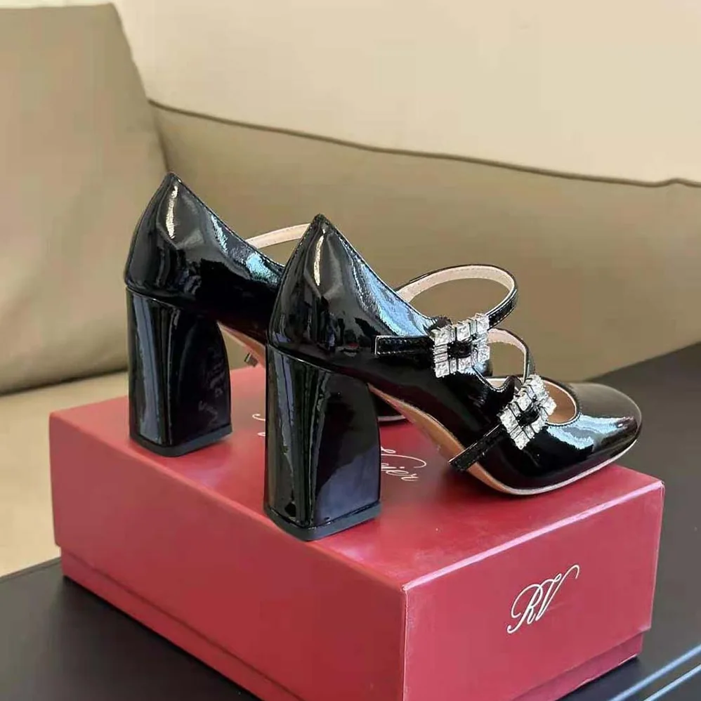Roger Vivier Trés Vivier Strass Buckle Mini Babies Pumps in Patent Leather for Women Roger Vivier Trés Vivier Strass Buckle Mini Babies Pumps in Patent Leather for Women