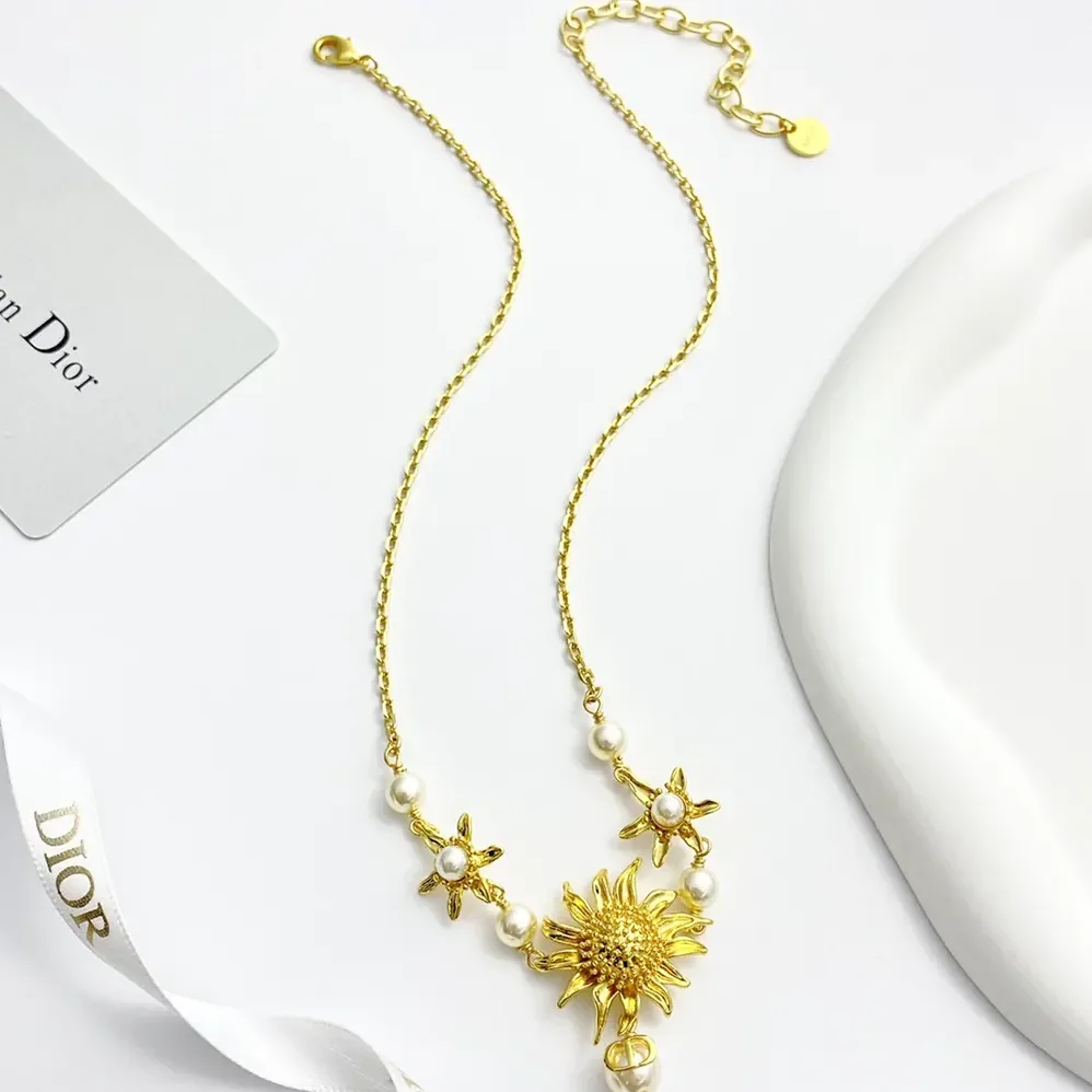 Dior Chardons Short Necklace Gold-Finish Metal and White Resin Pearls for Women Dior Chardons Short Necklace Gold-Finish Metal and White Resin Pearls for Women