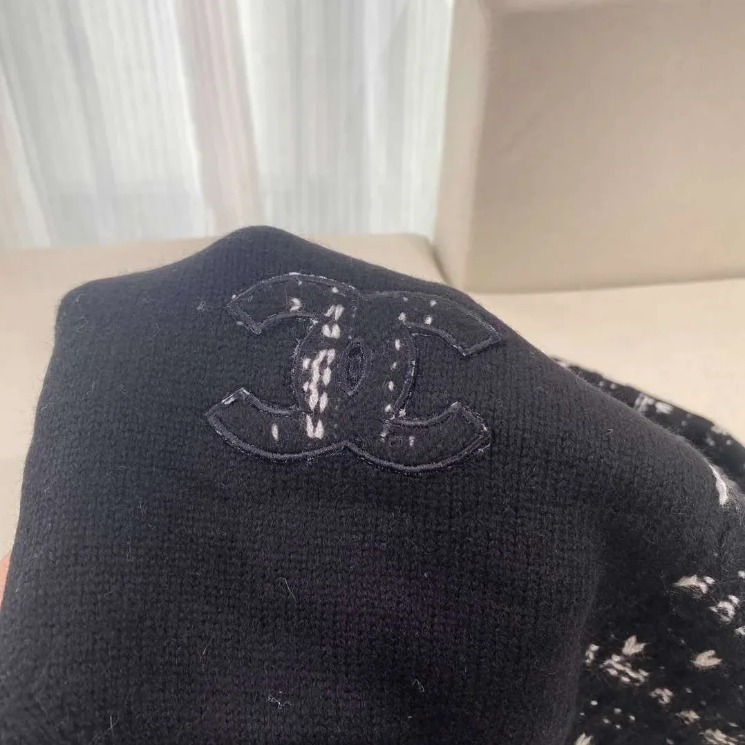 Chanel High in End Cashmere Scarf Black