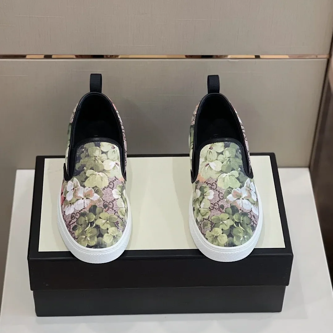 Gucci GG Supreme Slip for Men in On With Floral Green
