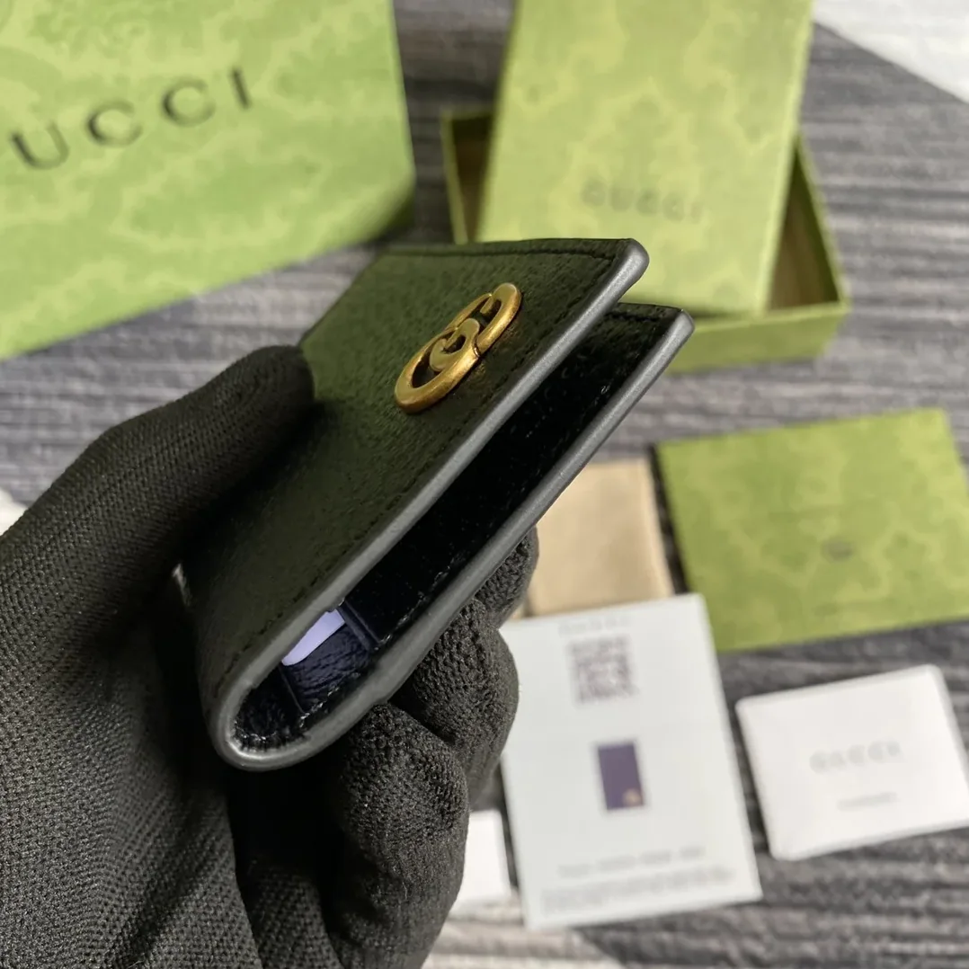 Gucci GG Marmont Card Case Black with Gold Toned Hardware / Gucci GG Marmont Card Case Black with Gold Toned Hardware /