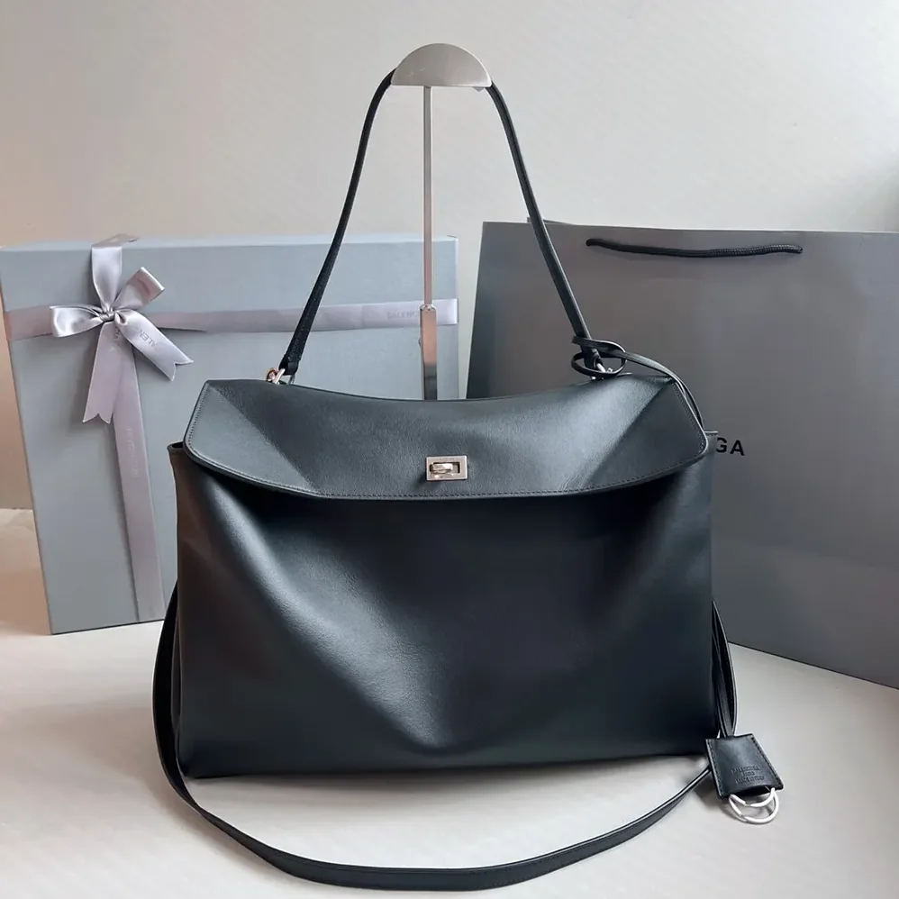 Balenciaga Rodeo Medium Handbag in Black Smooth Calfskin for Women in Silver Balenciaga Rodeo Medium Handbag in Black Smooth Calfskin for Women in Silver