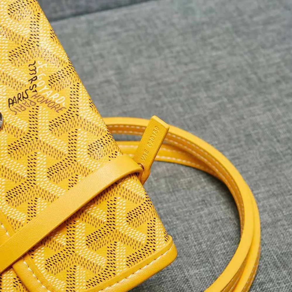 Goyard Sac Artois MM in Goyardine Canvas & Chevroches Calfskin for Women in Yellow Goyard Sac Artois MM in Goyardine Canvas & Chevroches Calfskin for Women in Yellow