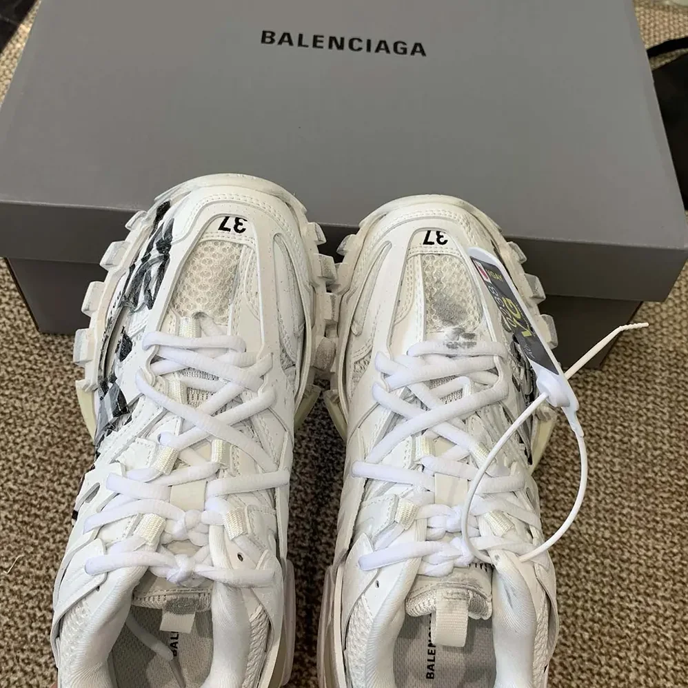 Balenciaga Track Signature Sneaker in White and Black for Unisex Balenciaga Track Signature Sneaker in White and Black for Unisex