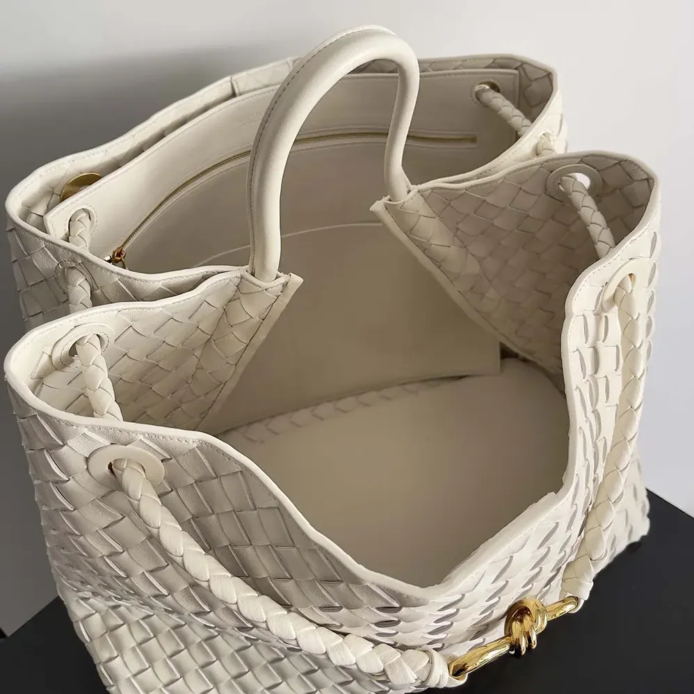 Bottega Veneta Large Andiamo in Lambskin Leather for Women in White Bottega Veneta Large Andiamo in Lambskin Leather for Women in White