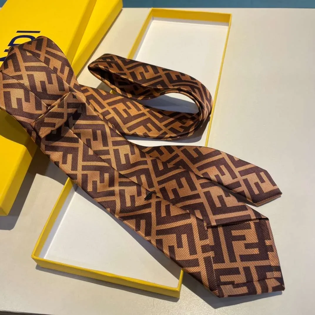 Fendi Tie Silk Necktie Brown Fendi Tie Silk Necktie Brown