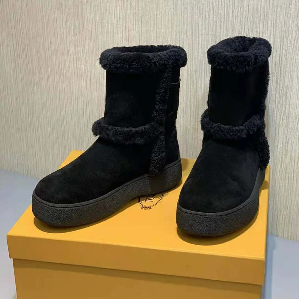 TODS Tod's W. G. Ankle Boots in Suede for Unisex in Black