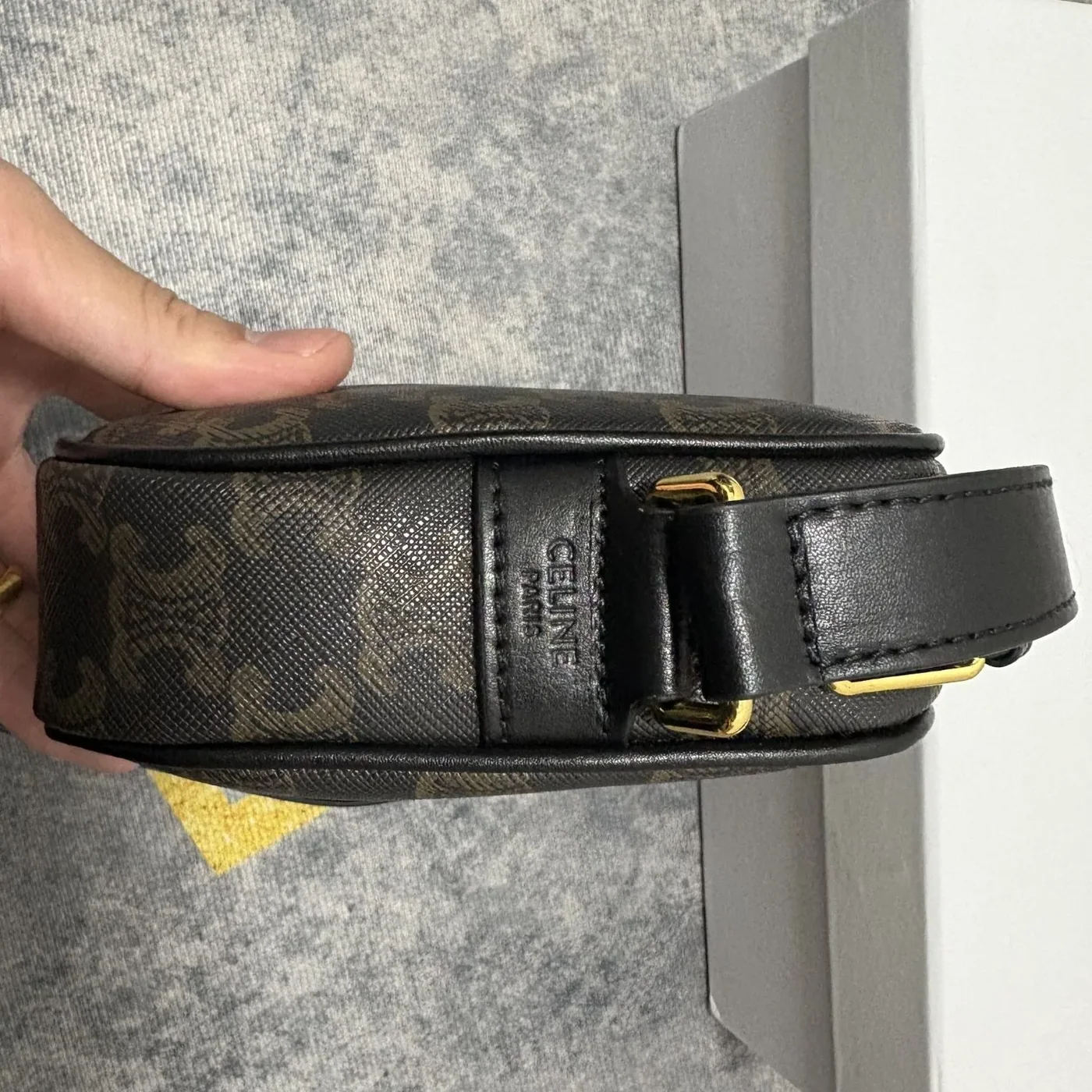 Celine Medium Messenger Bag Black / .38OG