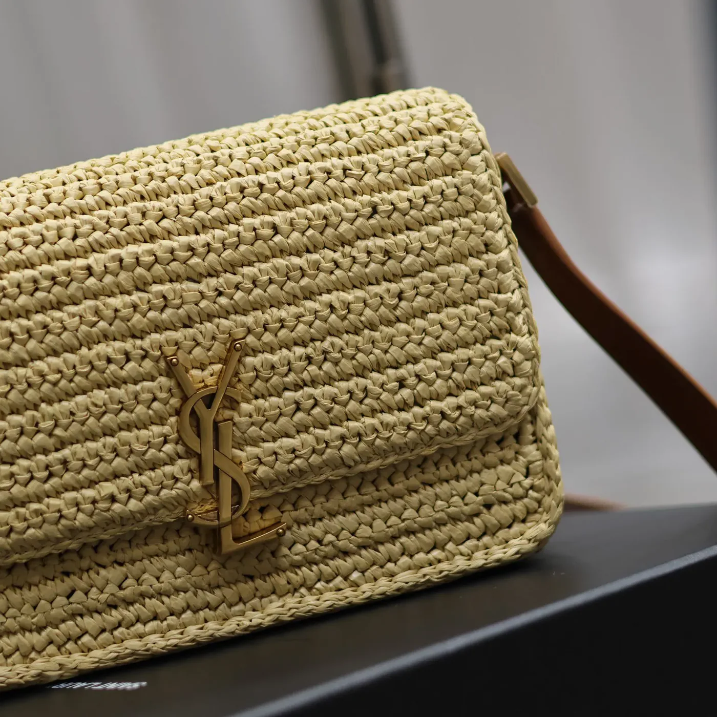 Saint Laurent YSL Solferino Medium in Raffia and Vegetable for Women in tanned Leather Saint Laurent YSL Solferino Medium in Raffia and Vegetable for Women in tanned Leather
