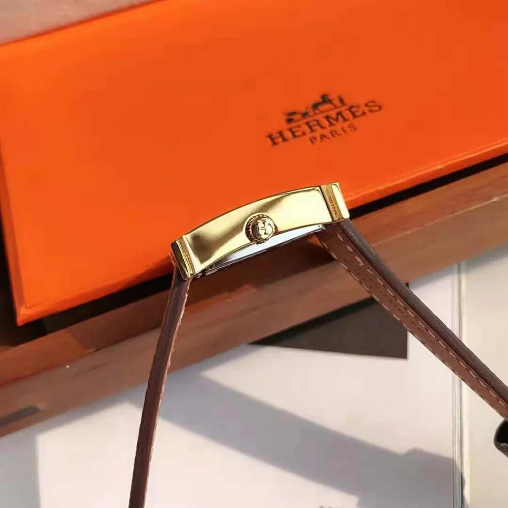 Hermes Heure H Watch Small Model Quartz Movement 25 mm in Yellow Gold-Plated Steel for Women in Brown Hermes Heure H Watch Small Model Quartz Movement 25 mm in Yellow Gold-Plated Steel for Women in Brown