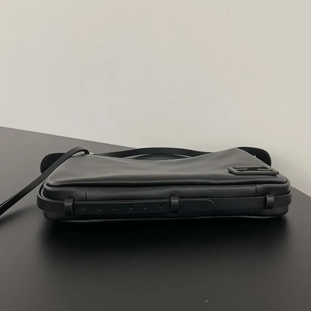 Fendi Simply Fendi Medium Black Leather Bag for Unisex