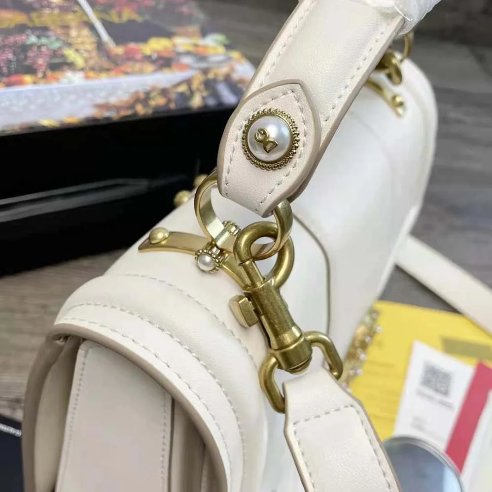 Dolce Gabbana D&G Amore Bag in Calfskin Leather for Women in White Dolce Gabbana D&G Amore Bag in Calfskin Leather for Women in White