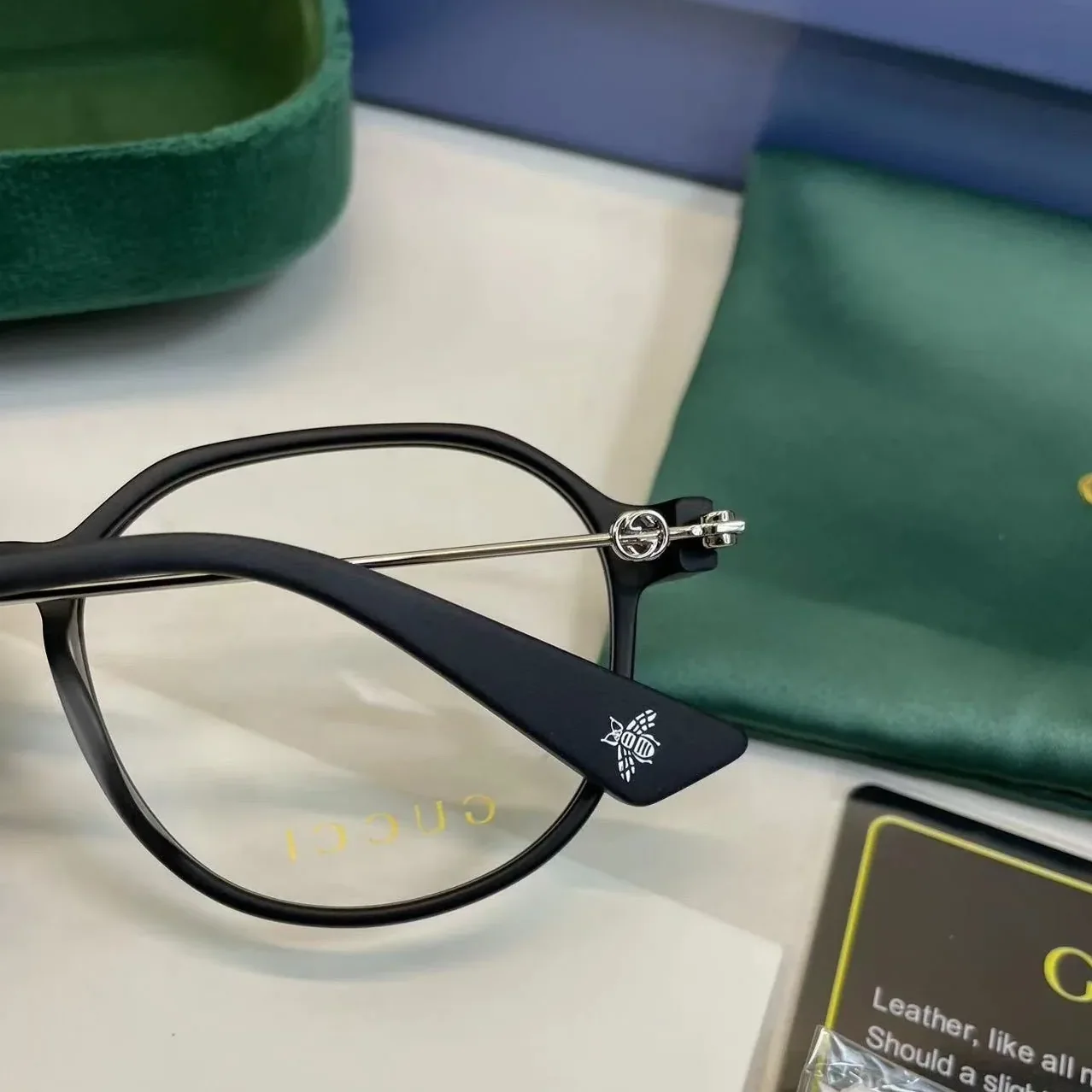 Gucci Round Frame Flat Sunglasses Black Gucci Round Frame Flat Sunglasses Black