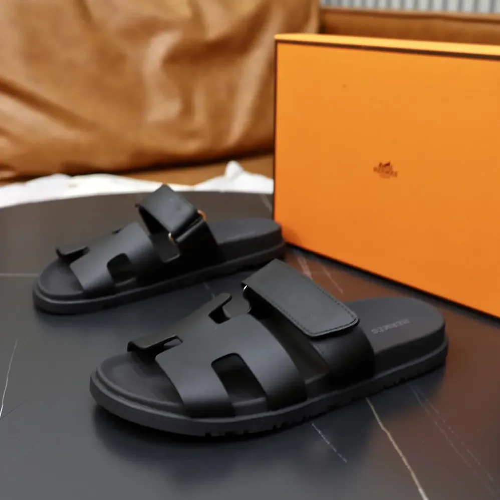 Hermes Chypre Sandal-Black H222100Zv02340 for Unisex