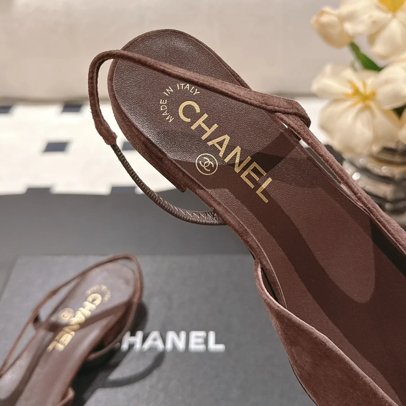 Chanel Suede Two-Tone Slingback Flats Brown/Burgundy Chanel Suede Two-Tone Slingback Flats Brown/Burgundy