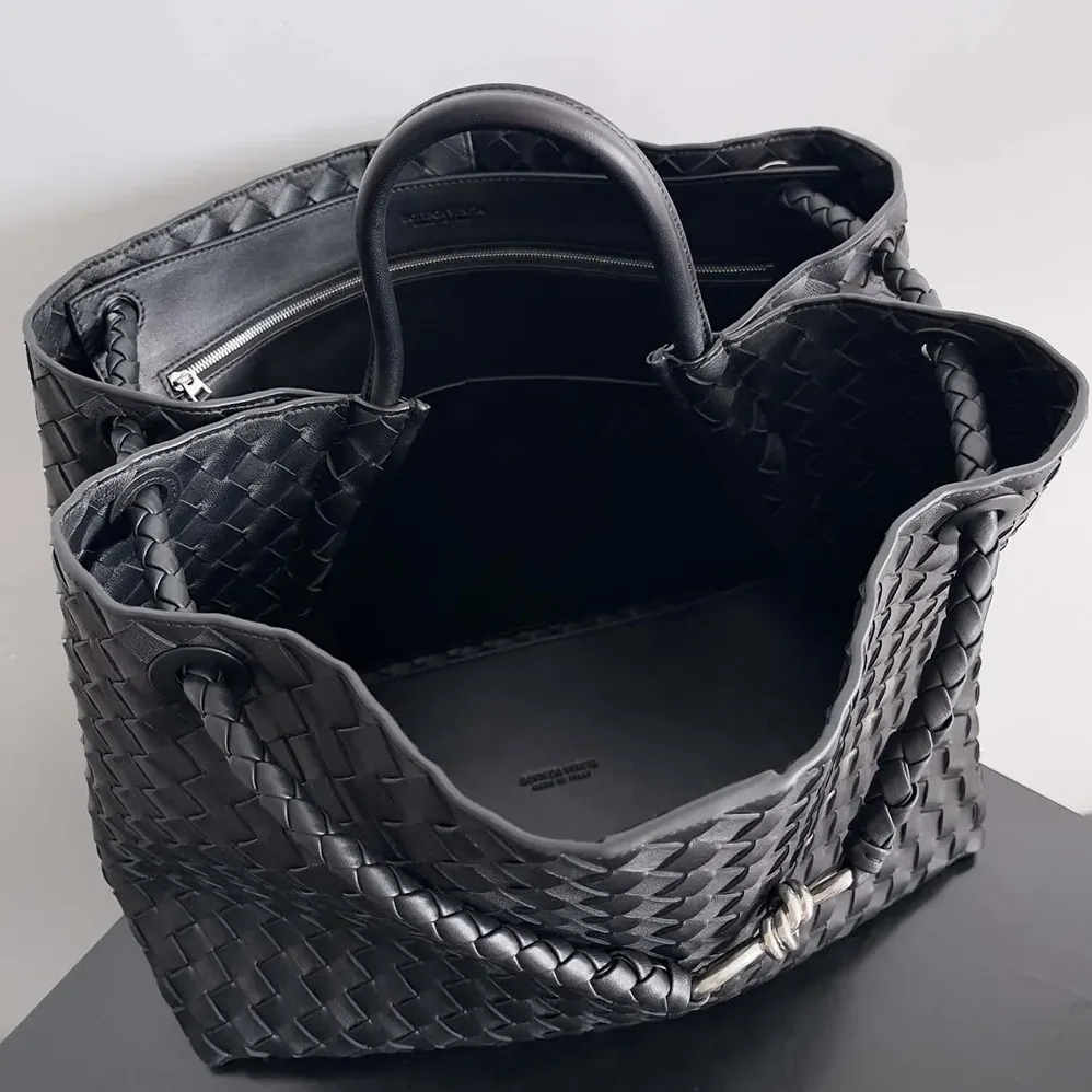 Bottega Veneta Large Andiamo in Lambskin Leather for Women in Black/Silver