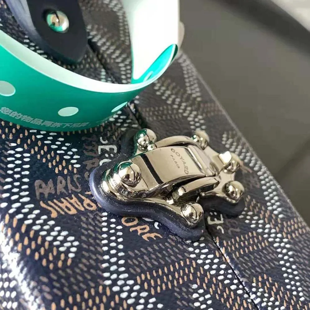 Goyard Sac Malle Grand Hôtel in Goyardine Canvas & Clamecy Calfskin for Women in Navy Goyard Sac Malle Grand Hôtel in Goyardine Canvas & Clamecy Calfskin for Women in Navy