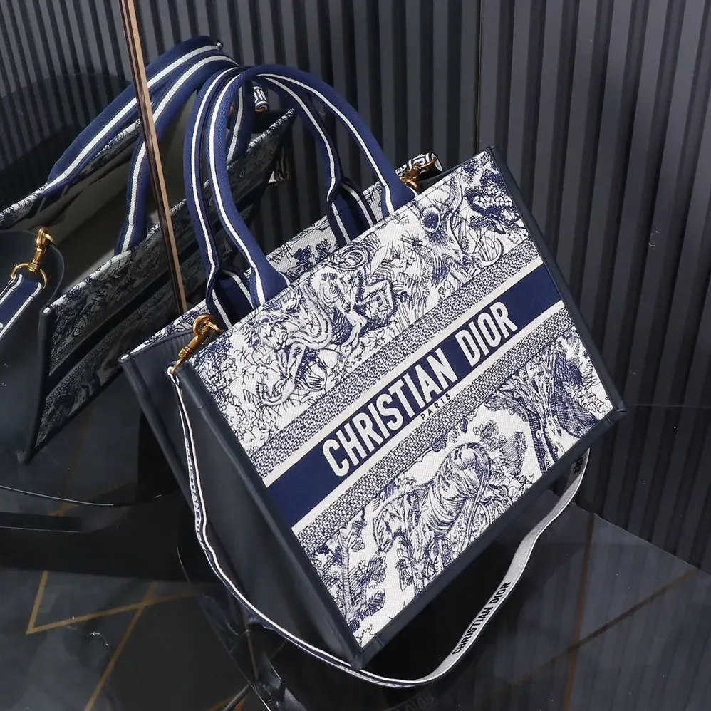 Dior Medium Dior Book Tote White and Navy Blue Toile de Jouy Sauvage Embroidery for Women Dior Medium Dior Book Tote White and Navy Blue Toile de Jouy Sauvage Embroidery for Women