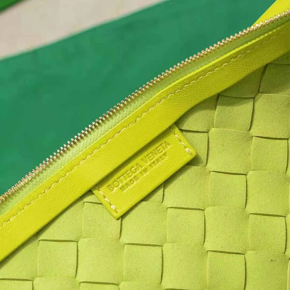 Bottega Veneta Turn Medium Intrecciato Leather Pouch with Adjustable Strap for Women in Lime