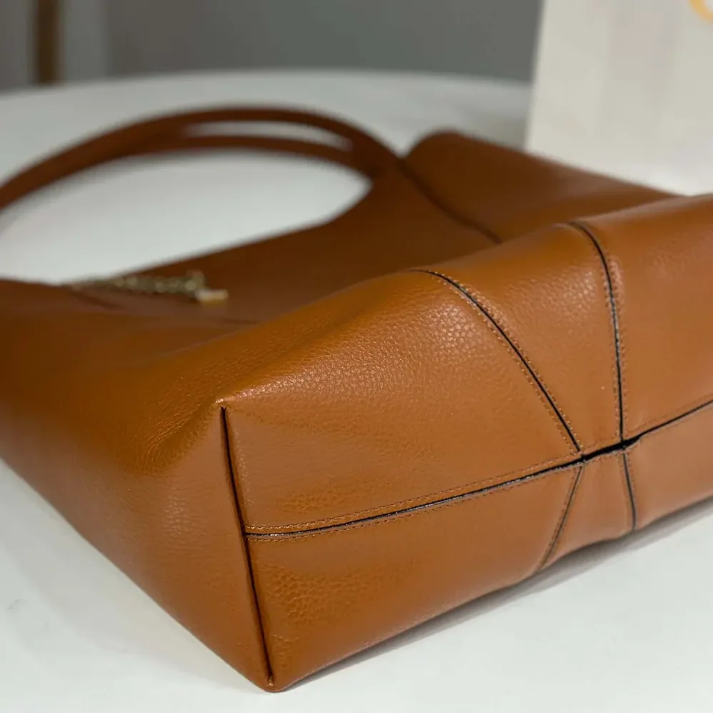Chloe Large Chloé Spin Tote Bag in Grained Leather for Women in Brown