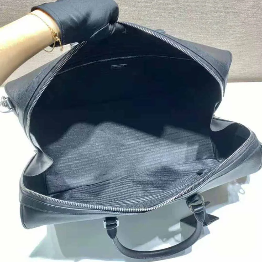 Prada Elegant Duffle Bag in Saffiano Leather Travel Bag for Men in Black Prada Elegant Duffle Bag in Saffiano Leather Travel Bag for Men in Black