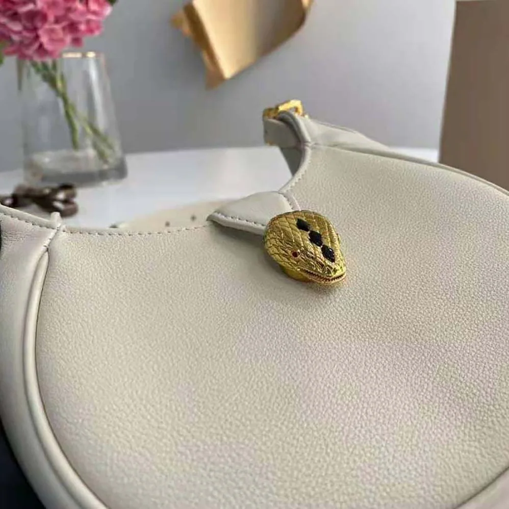 Bvlgari Serpenti Ellipse Crossbody Bag in Calf Leather for Women in White Bvlgari Serpenti Ellipse Crossbody Bag in Calf Leather for Women in White