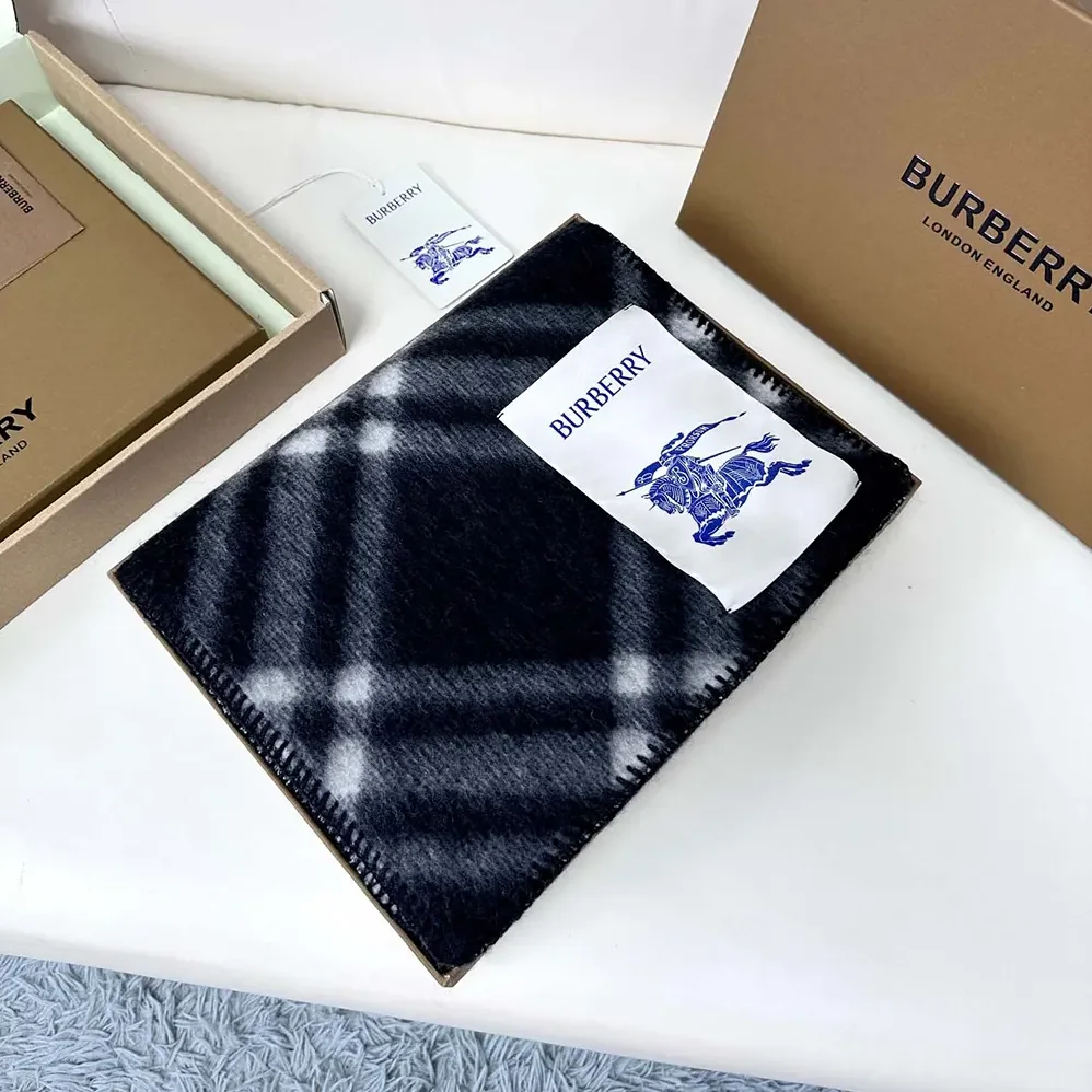 Burberry Check Wool Scarf for Unisex in Black