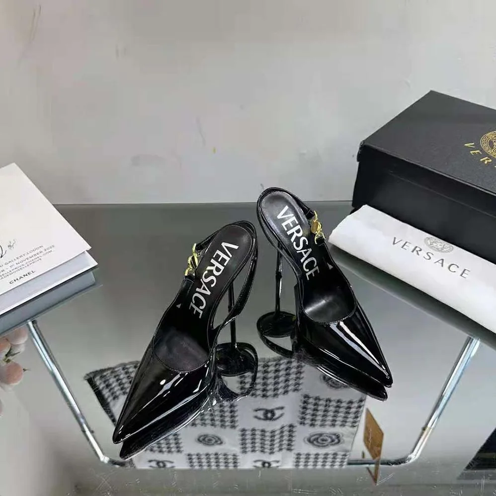 Versace Medusa '95 Slingback Pumps for Women in Black Versace Medusa '95 Slingback Pumps for Women in Black