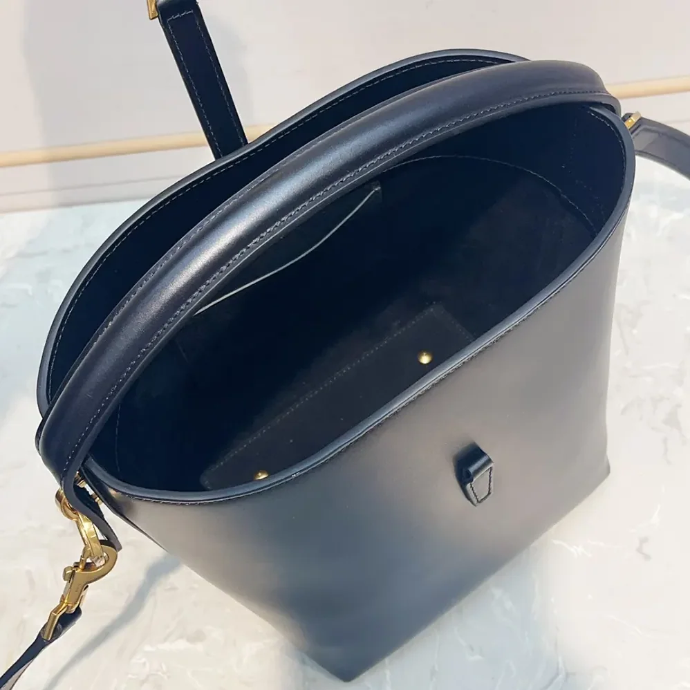 Saint Laurent YSL Le 37 Small in Shiny Leather for Women in Black Saint Laurent YSL Le 37 Small in Shiny Leather for Women in Black